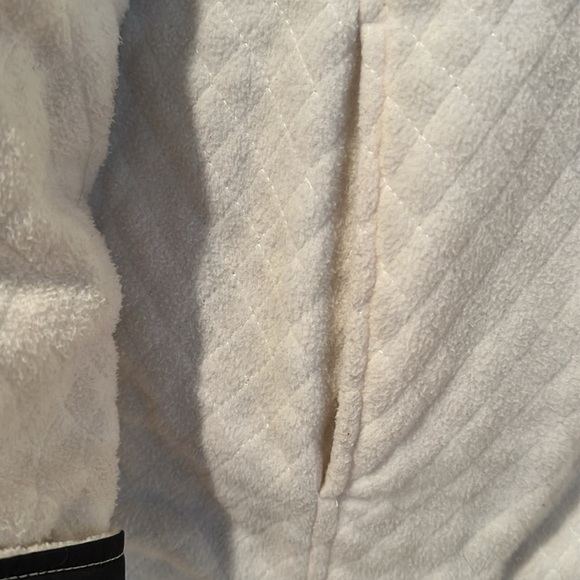 Reversible weatherproof jacket - Picture 6 of 10